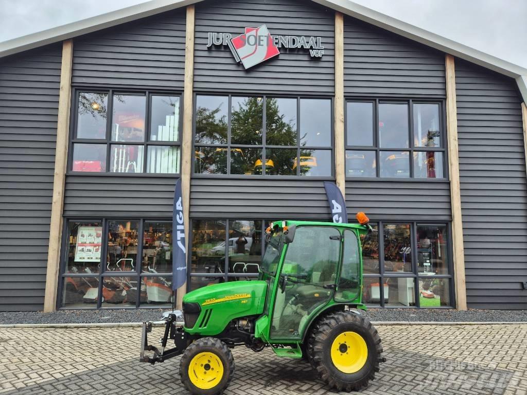 John Deere 2520 Compacttrekkers