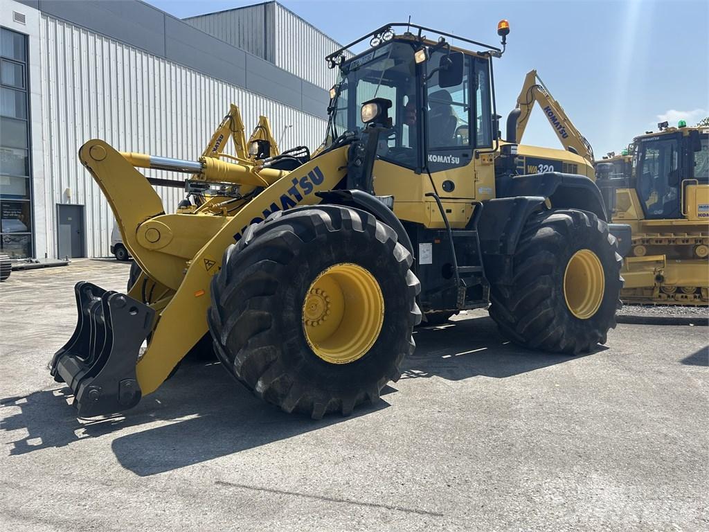 Komatsu WA320-7 Wielladers