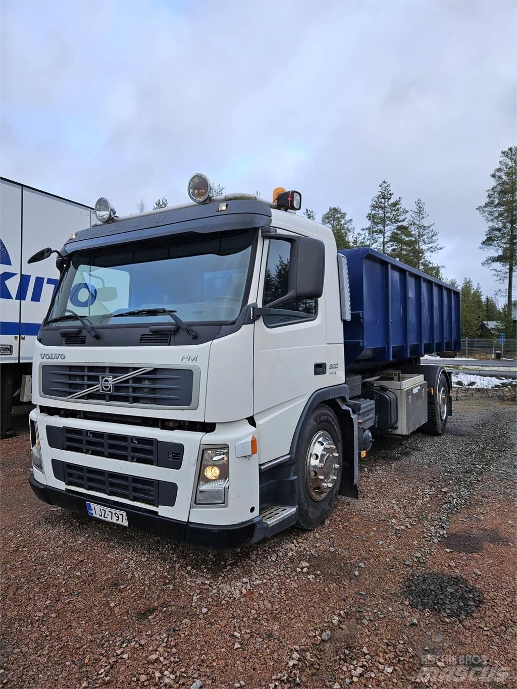 Volvo FM9 300 Vrachtwagen met containersysteem