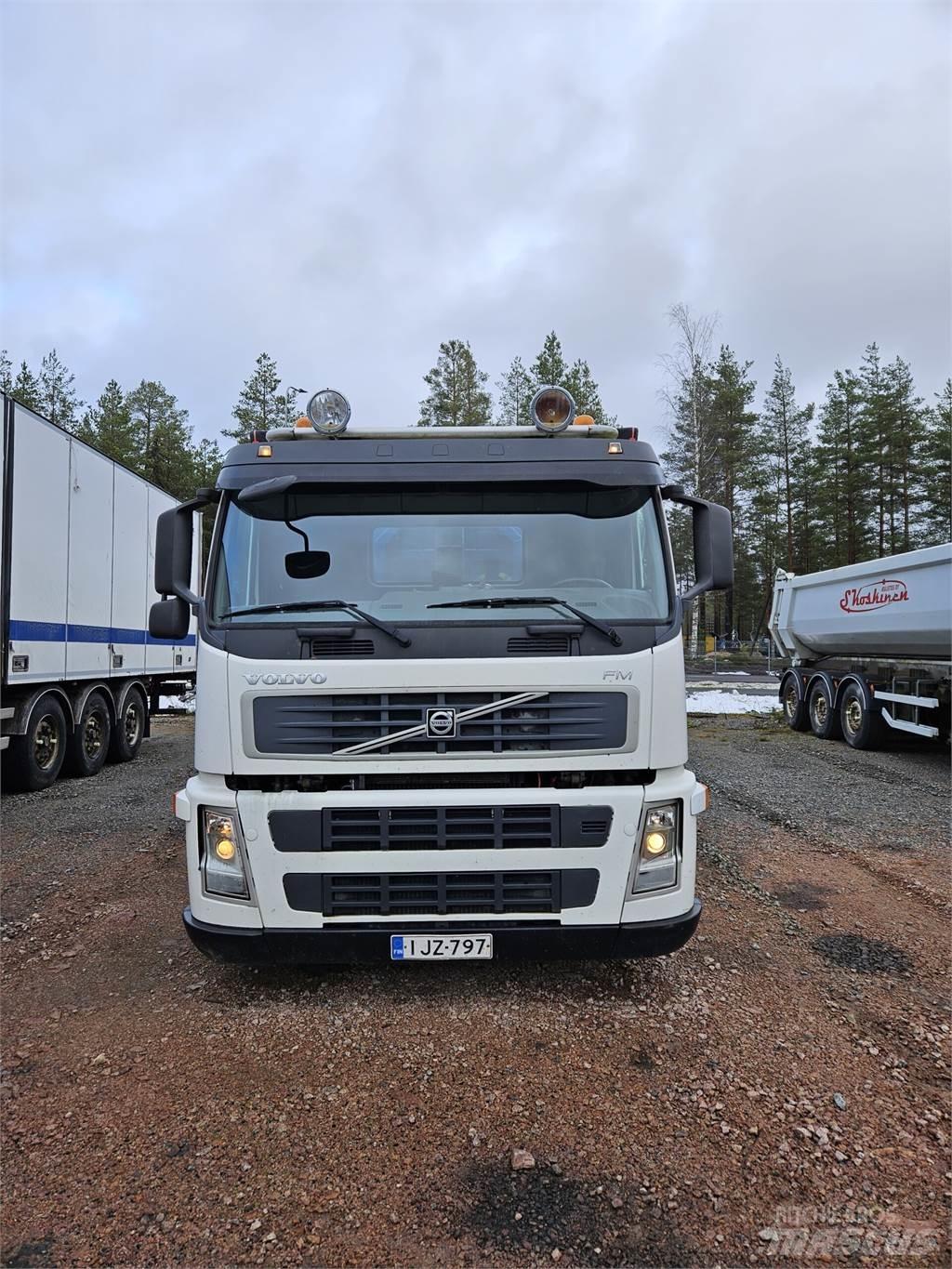 Volvo FM9 300 Vrachtwagen met containersysteem