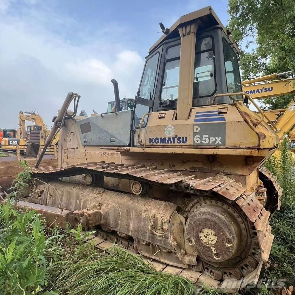 Komatsu D 65 P-12 Rupsdozers
