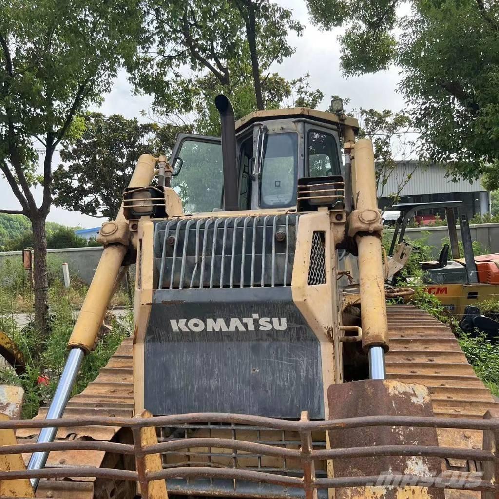 Komatsu D 65 P-12 Rupsdozers