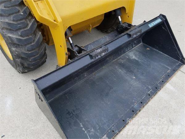 CAT 272 D Schrankladers