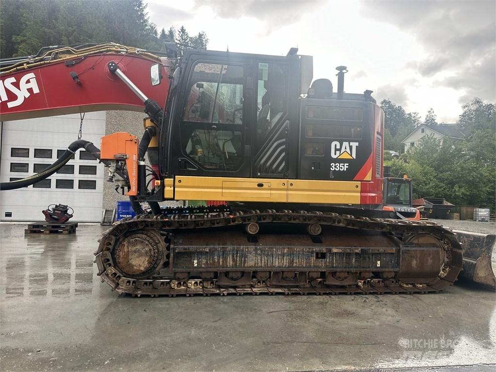 CAT 335 F L Surface drill rigs