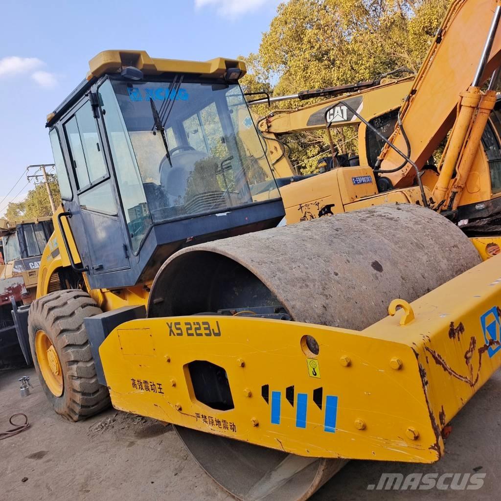 XCMG XS 143 J Trilrolwalsen