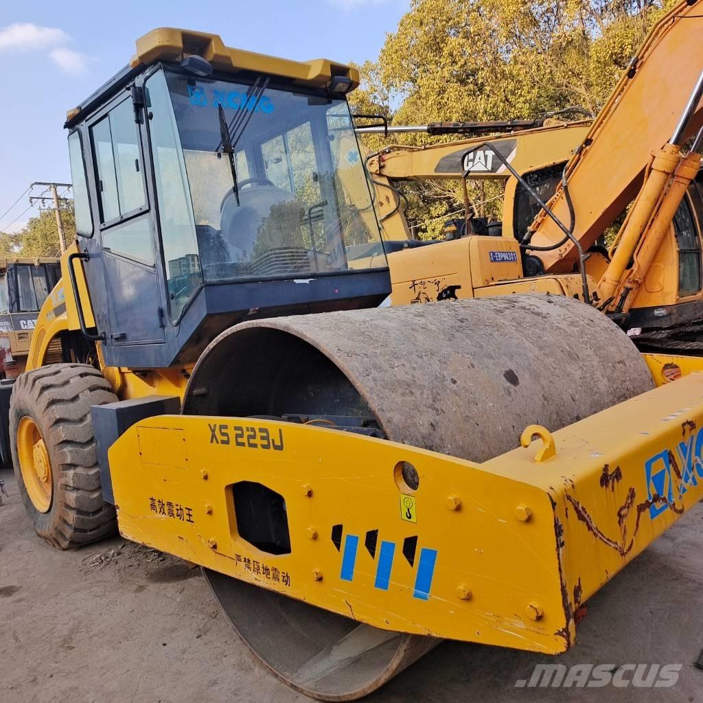 XCMG XS 143 J Trilrolwalsen