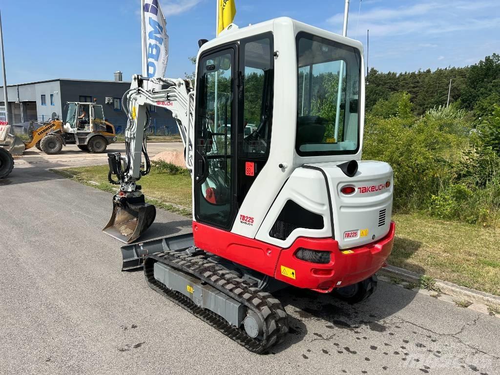 Takeuchi TB 225A V5 Minigraafmachines < 7t