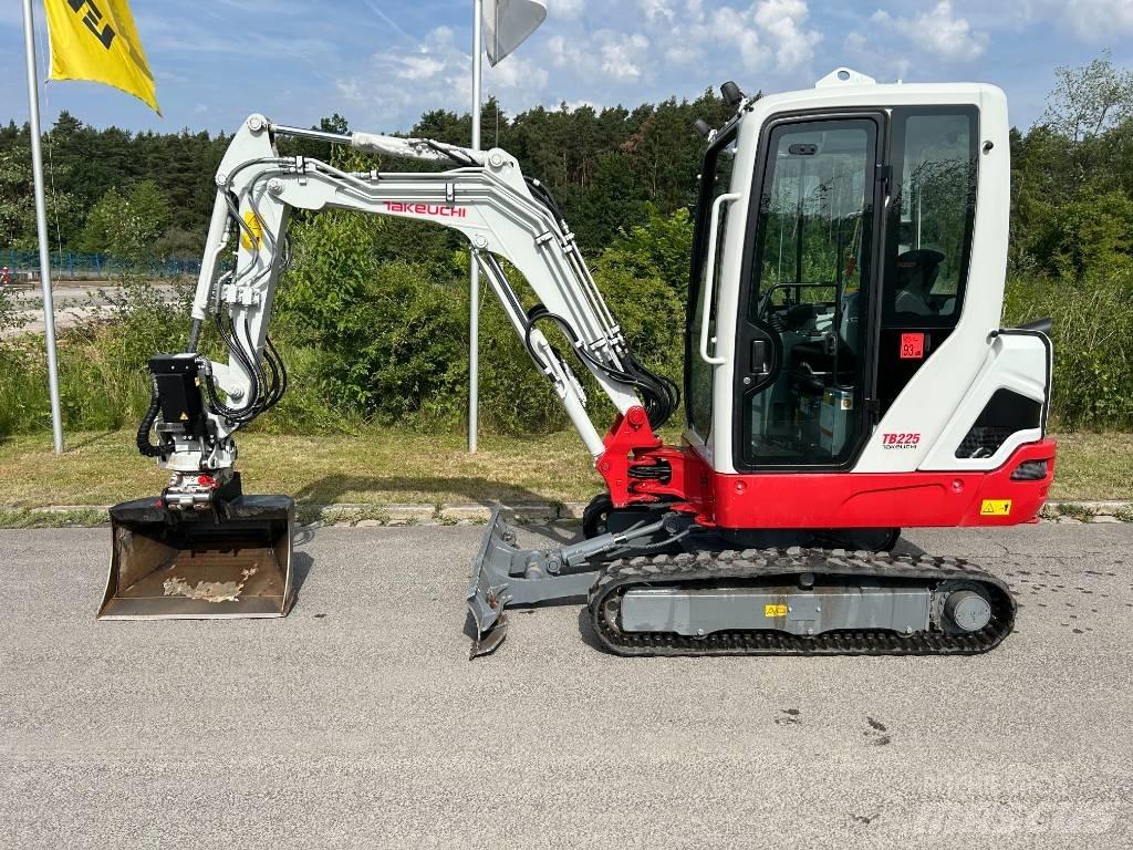 Takeuchi TB 225A V5 Minigraafmachines < 7t