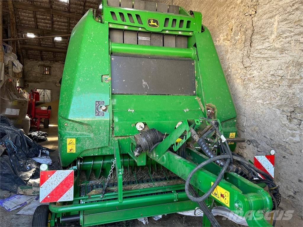 John Deere V461M Ronde-balenpersen