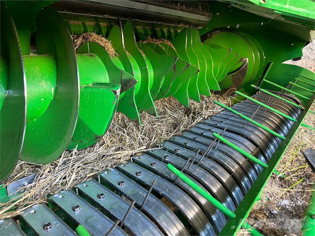 John Deere V461M Ronde-balenpersen