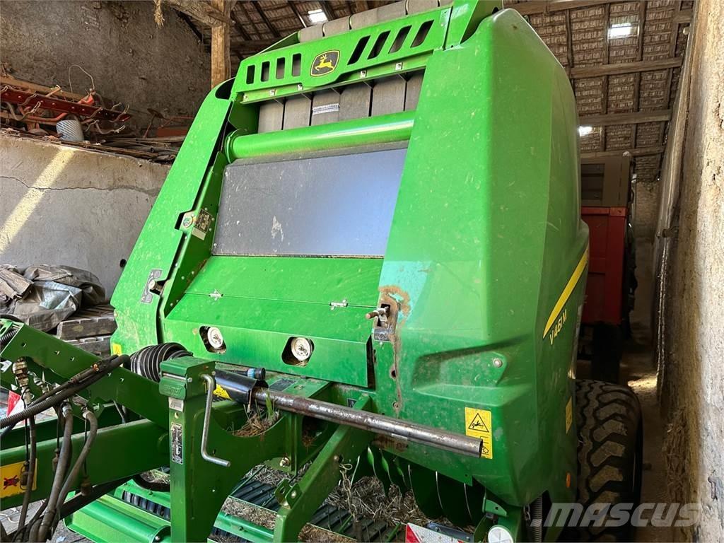 John Deere V461M Ronde-balenpersen