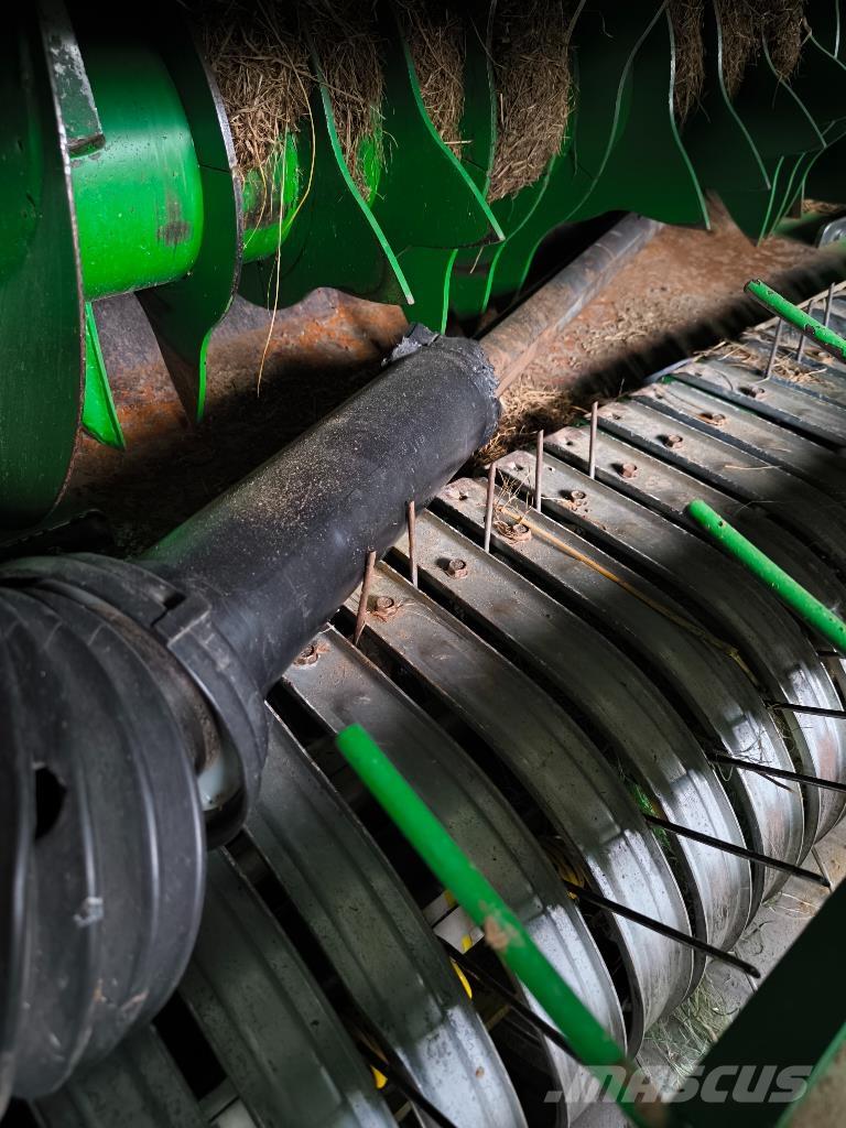 John Deere V461M Ronde-balenpersen