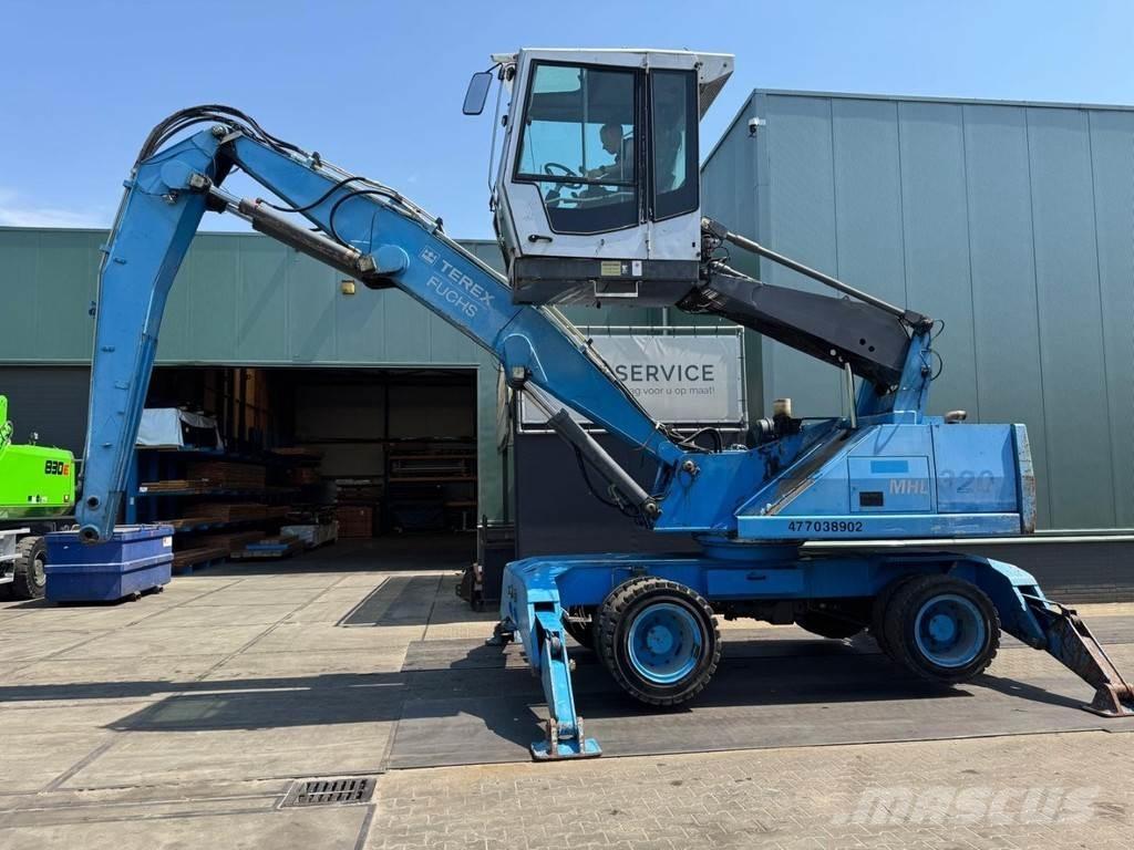 Fuchs MHL 320 Waste / industry handlers