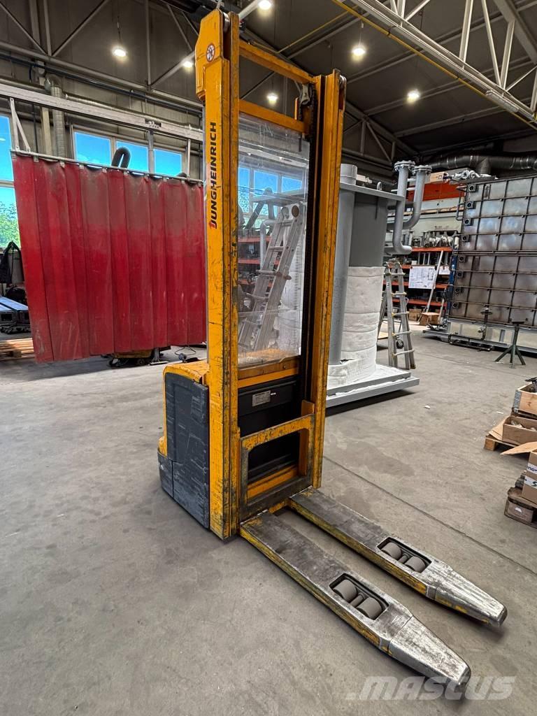 Jungheinrich EJC220 Meeloop stapelaar