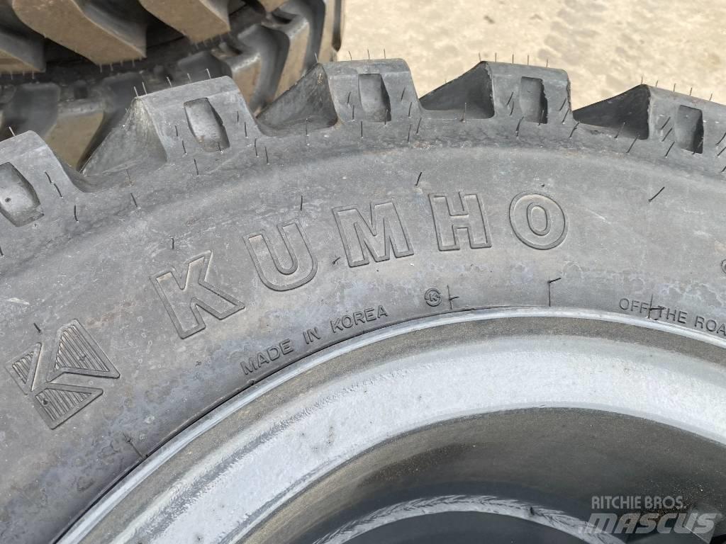 Kumho 10,00-20 Banden, wielen en velgen