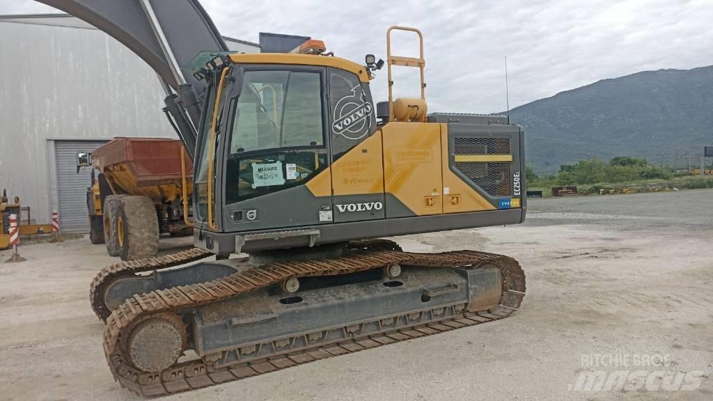 Volvo EC 250 EL Rupsgraafmachines