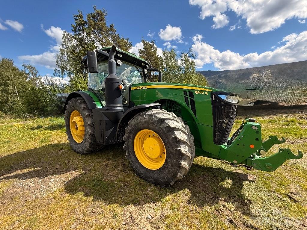 John Deere 8370 R Tractoren