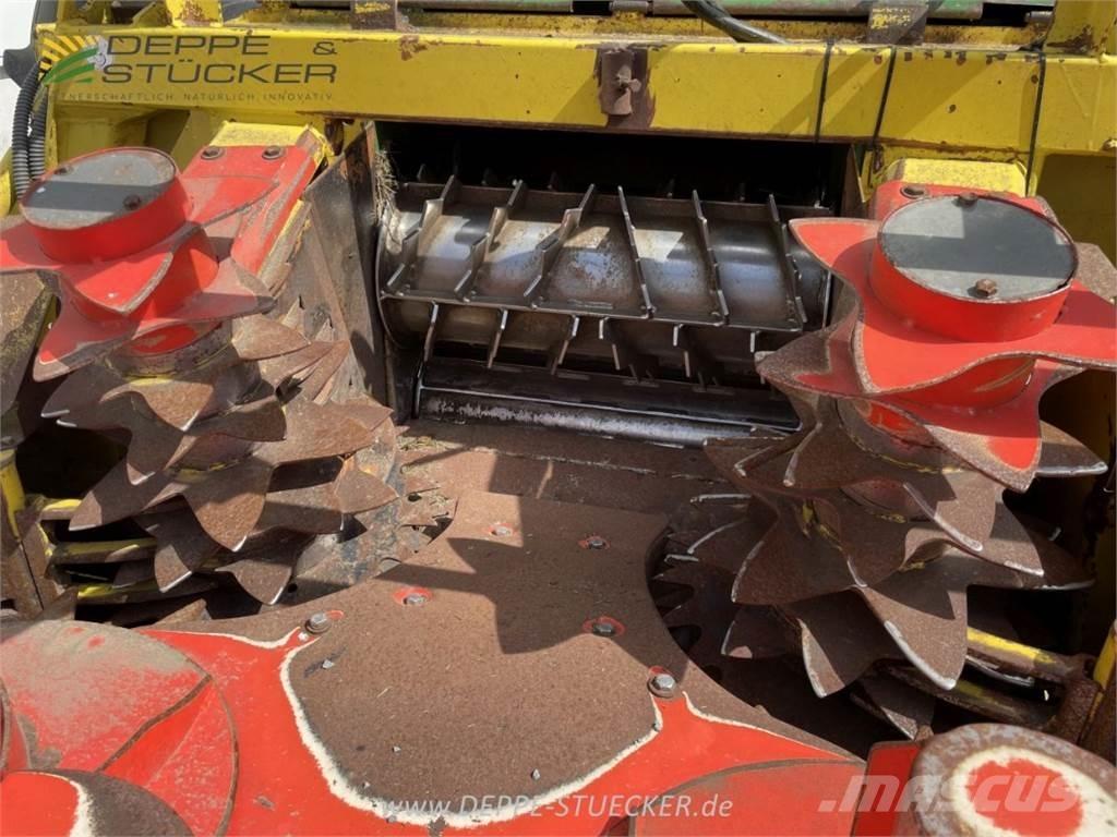 John Deere 6810 Getrokken veldhakselaar
