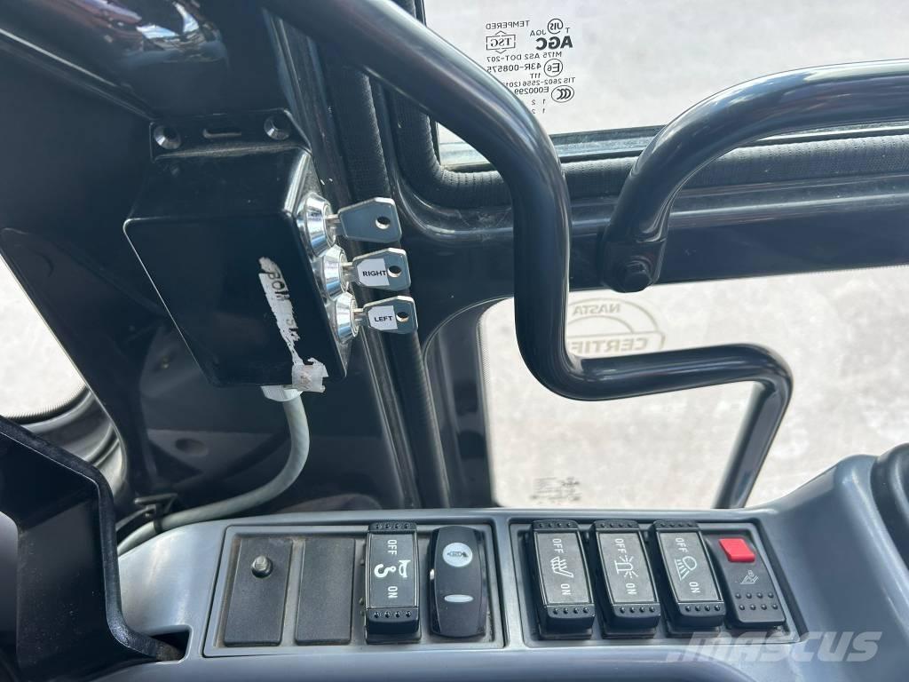 Hitachi ZX 300 LC-6 Rupsgraafmachines