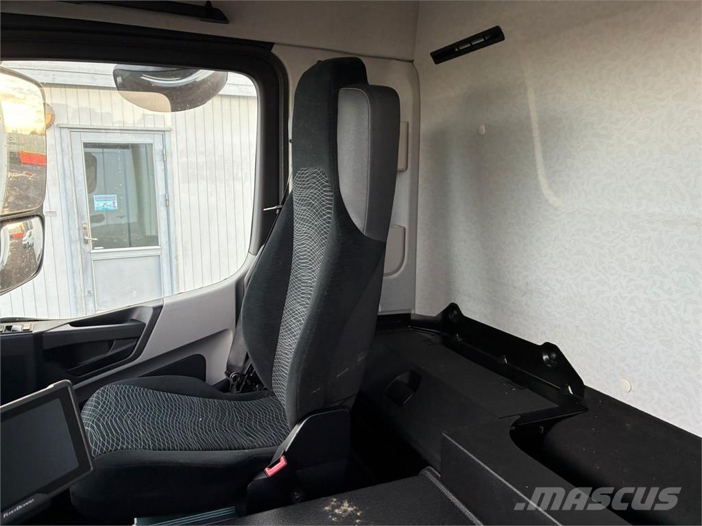 Mercedes-Benz 2533 Bakwagens met gesloten opbouw