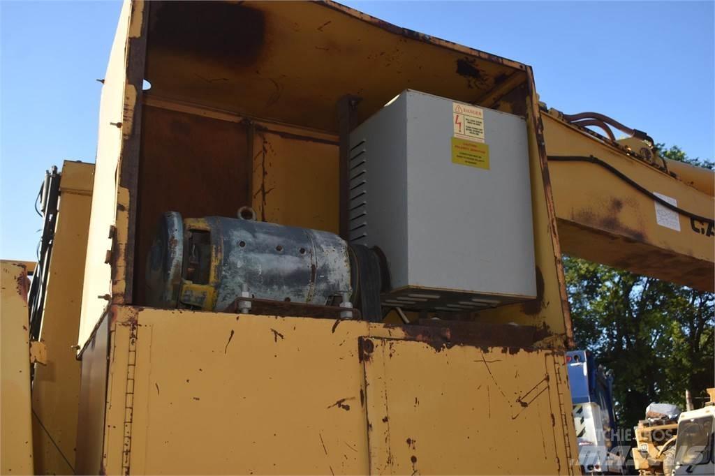CAT 215B LC Rupsgraafmachines