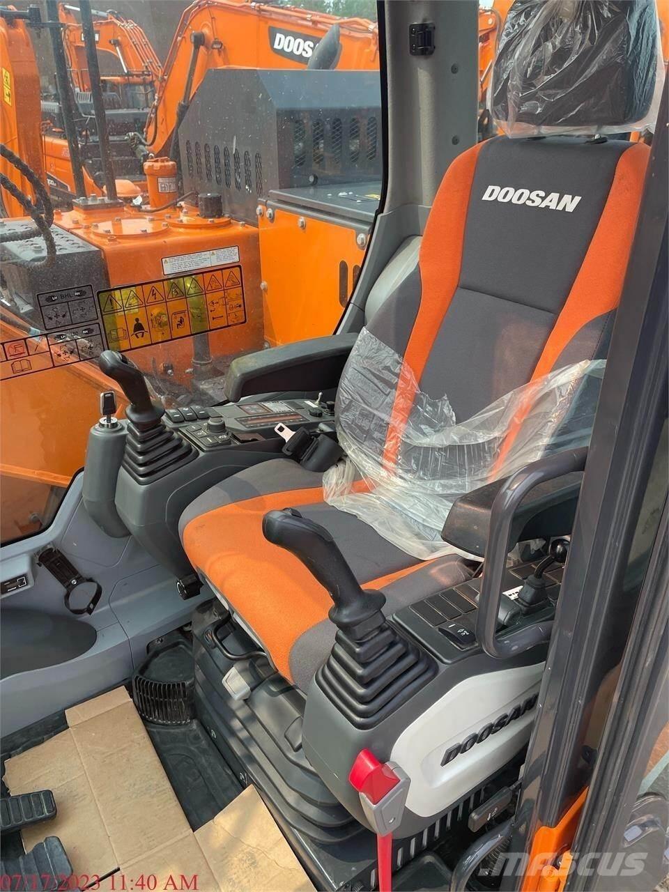 Doosan DX140 LC-5 Rupsgraafmachines