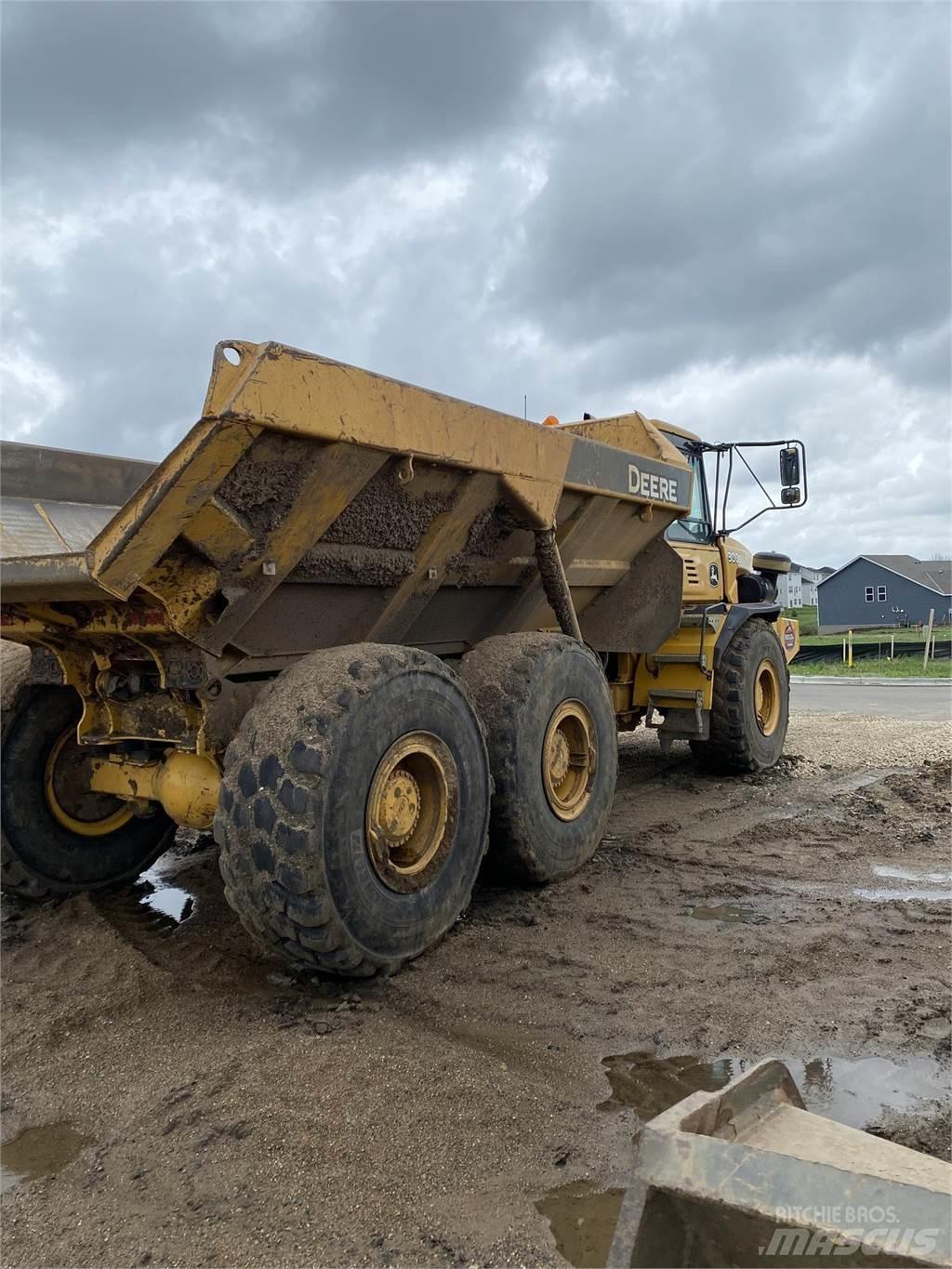 John Deere 300D Knik dumptrucks