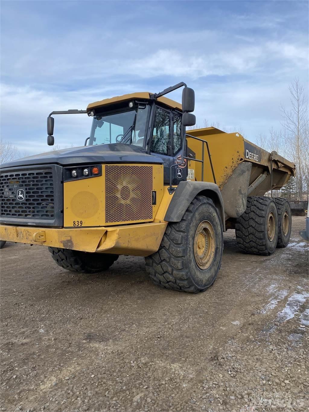 John Deere 410E Knik dumptrucks