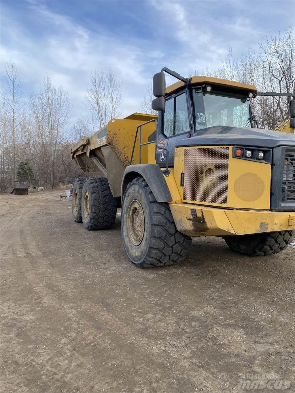 John Deere 410E Knik dumptrucks