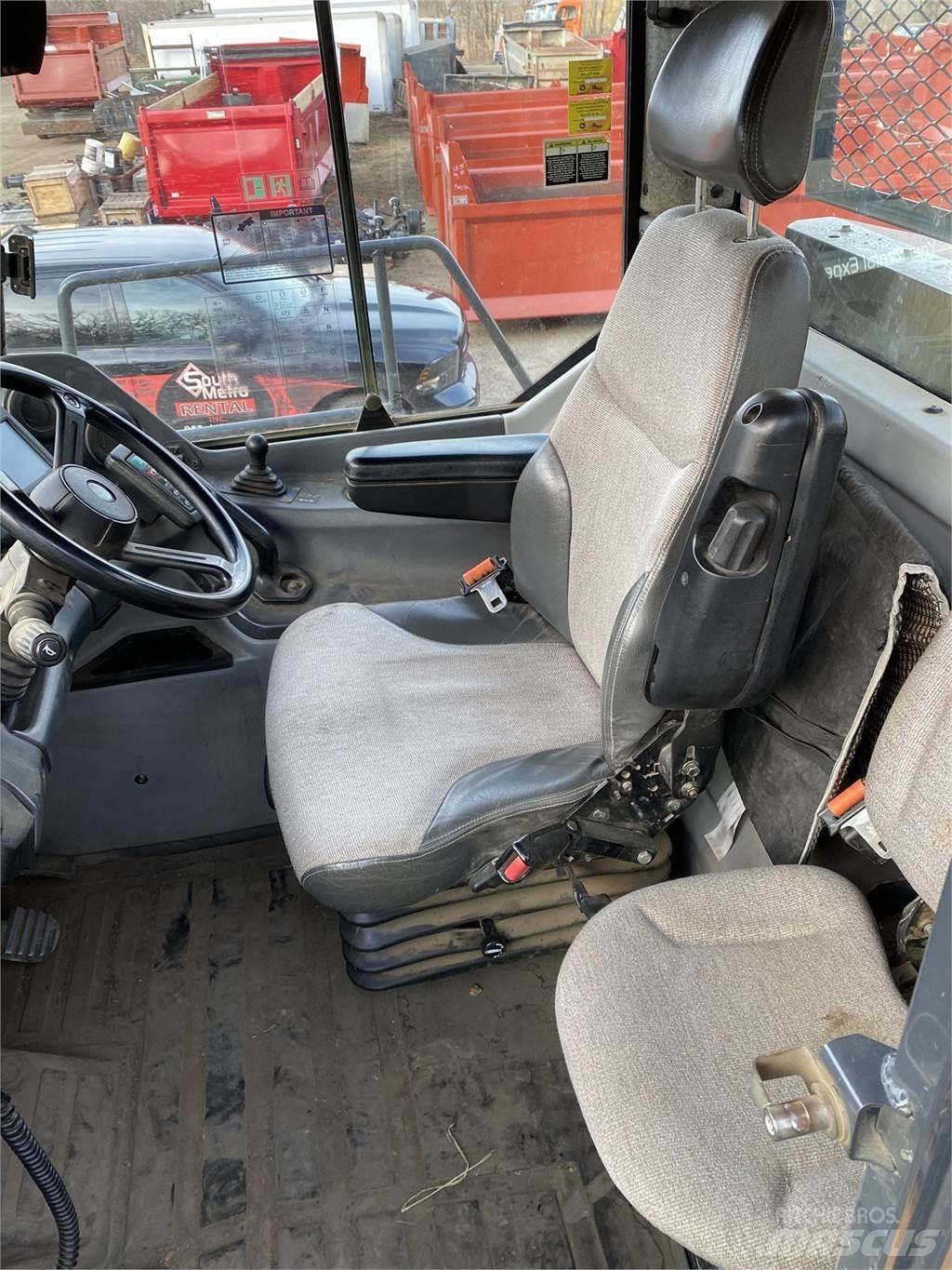 John Deere 410E Knik dumptrucks