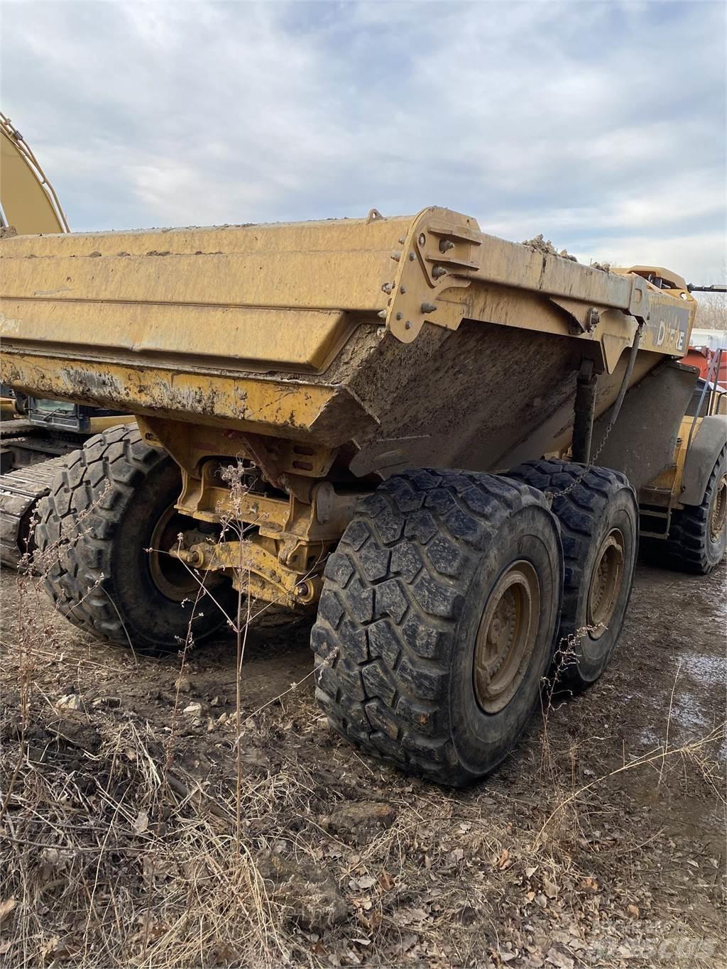 John Deere 410E Knik dumptrucks