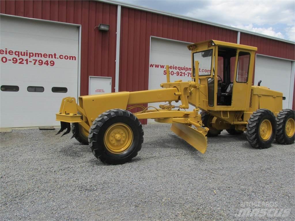 John Deere 570 Graders