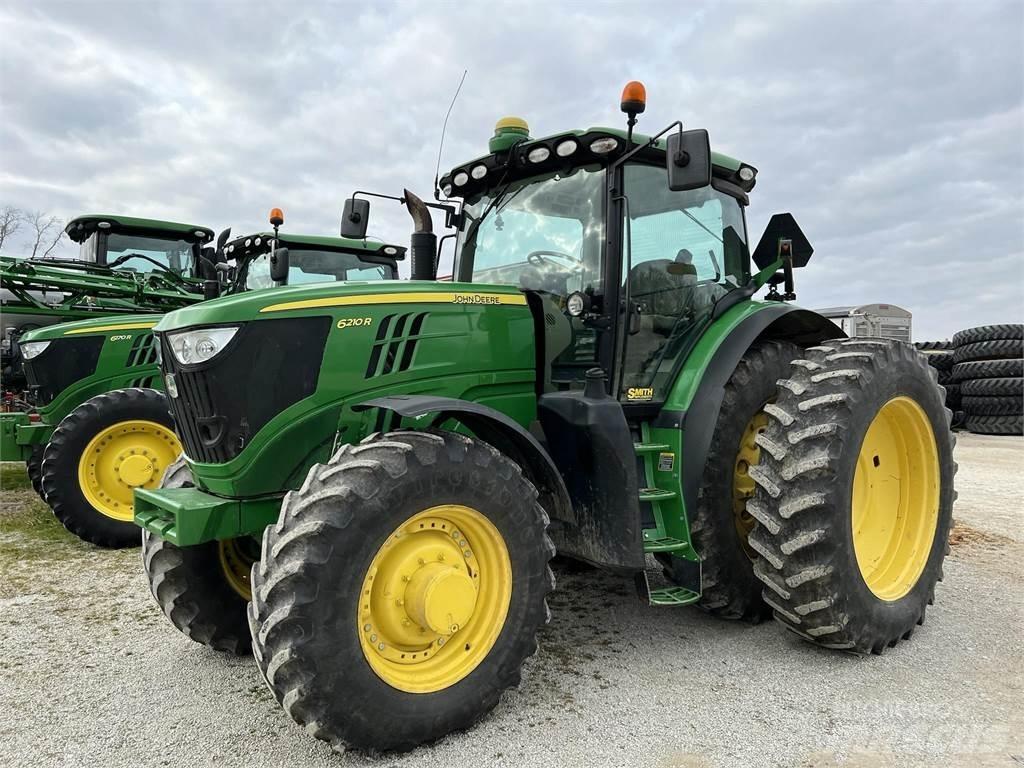 John Deere 6210R Tractoren