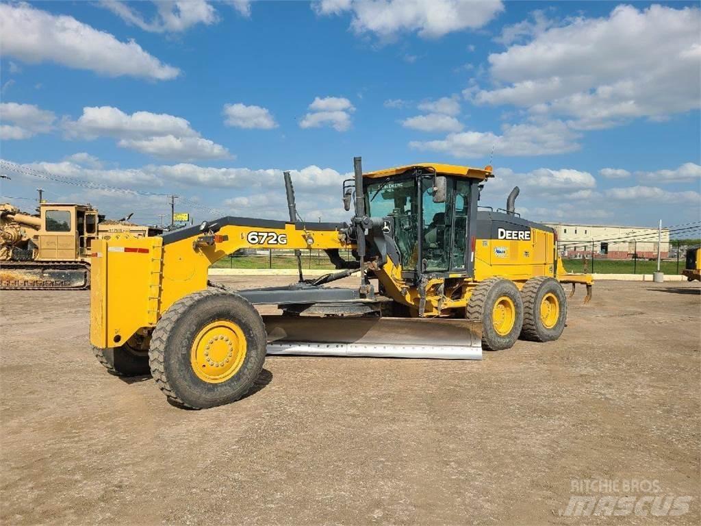 John Deere 672G Graders