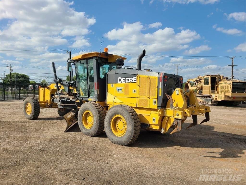 John Deere 672G Graders