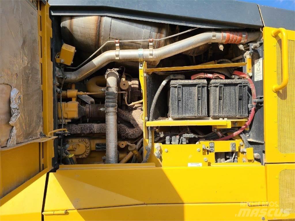John Deere 672G Graders