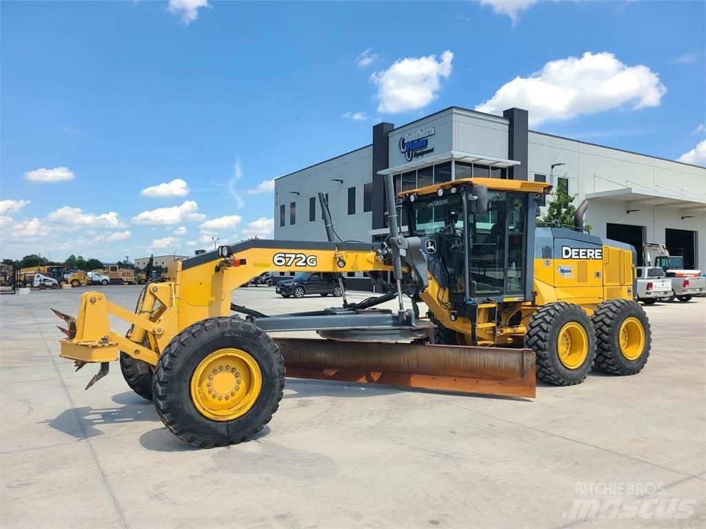 John Deere 672G Graders