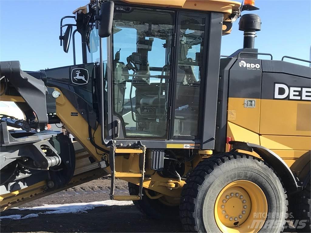 John Deere 872G Graders