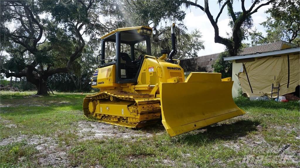 Komatsu D39PX-24 Rupsdozers