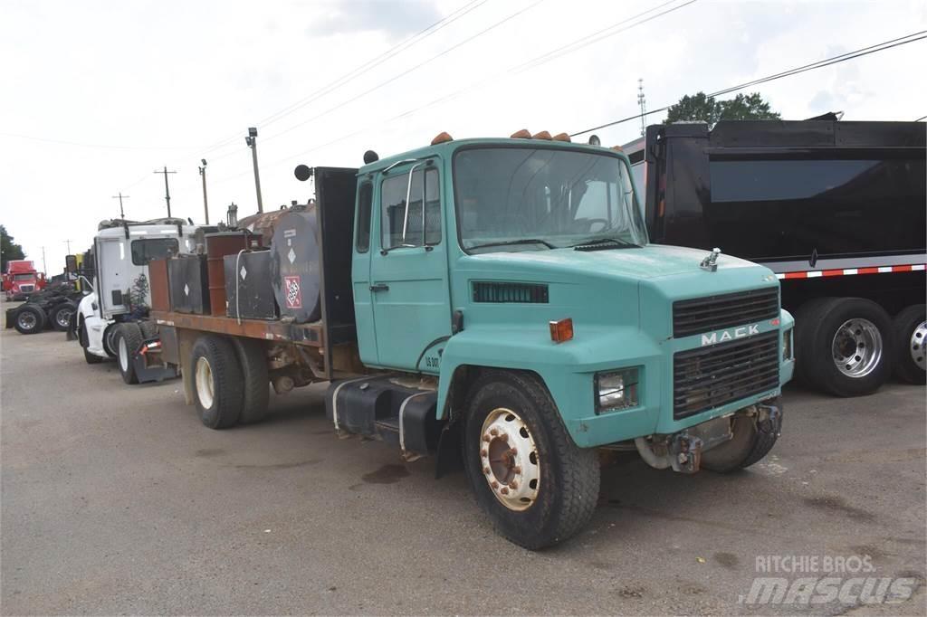 Mack MIDLINER CS200 Tankwagen