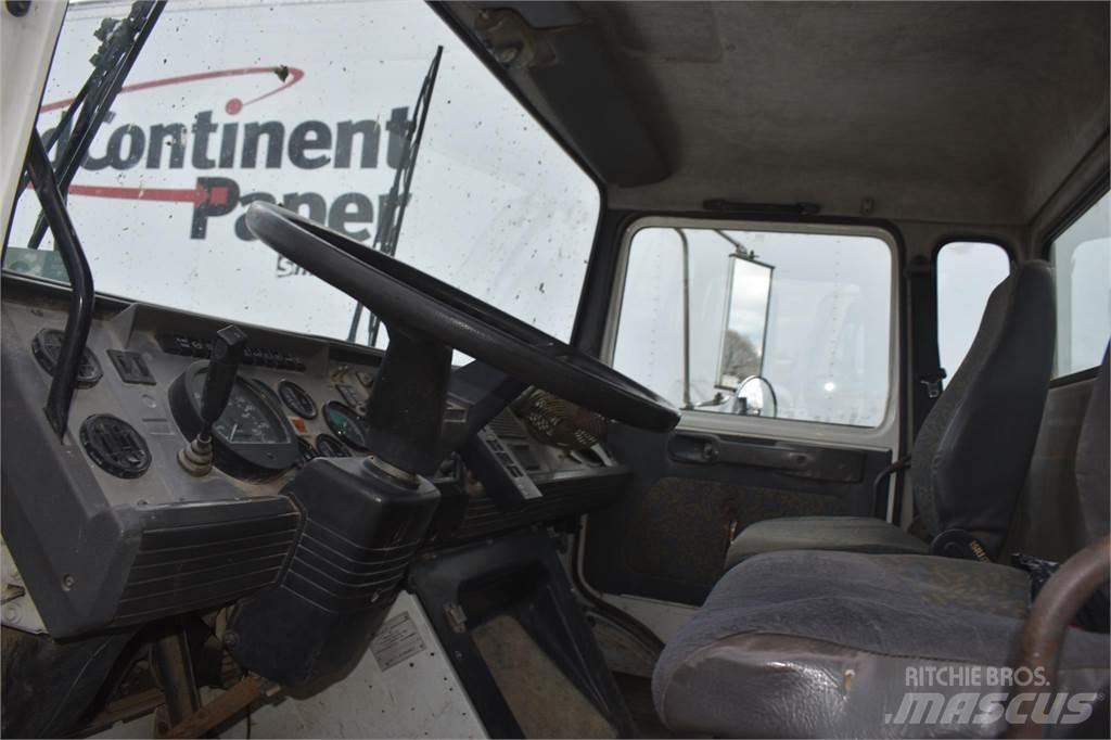 Mack MIDLINER CS300 Vlakke laadvloer met kraan