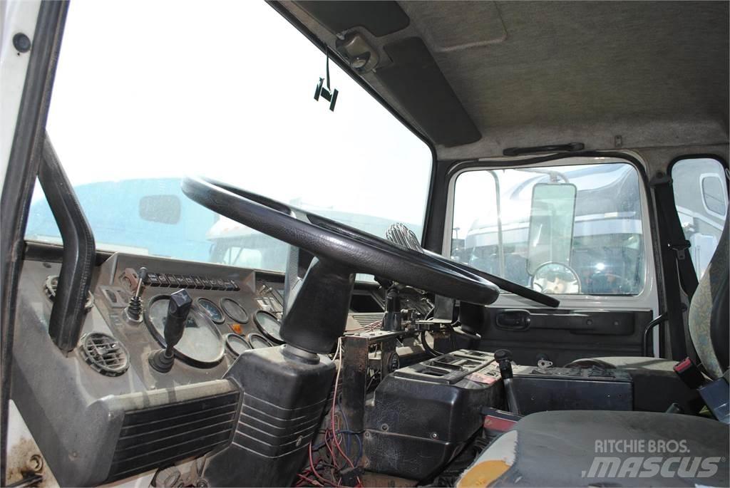 Mack MIDLINER MS250 Veegwagens