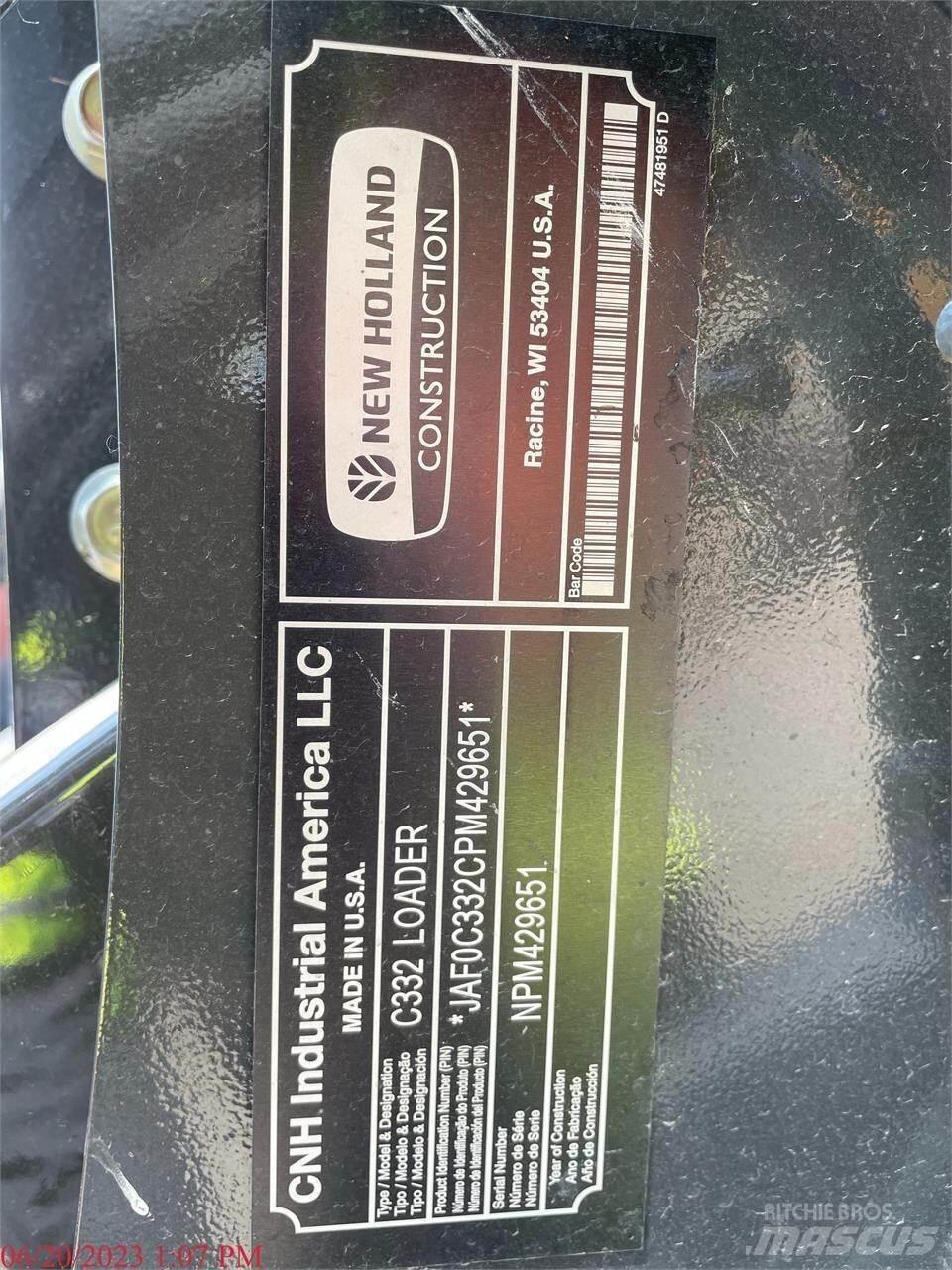 New Holland C332 Schrankladers