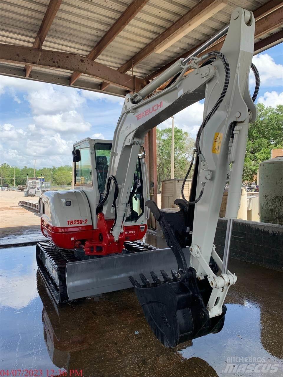 Takeuchi TB250-2 Minigraafmachines < 7t