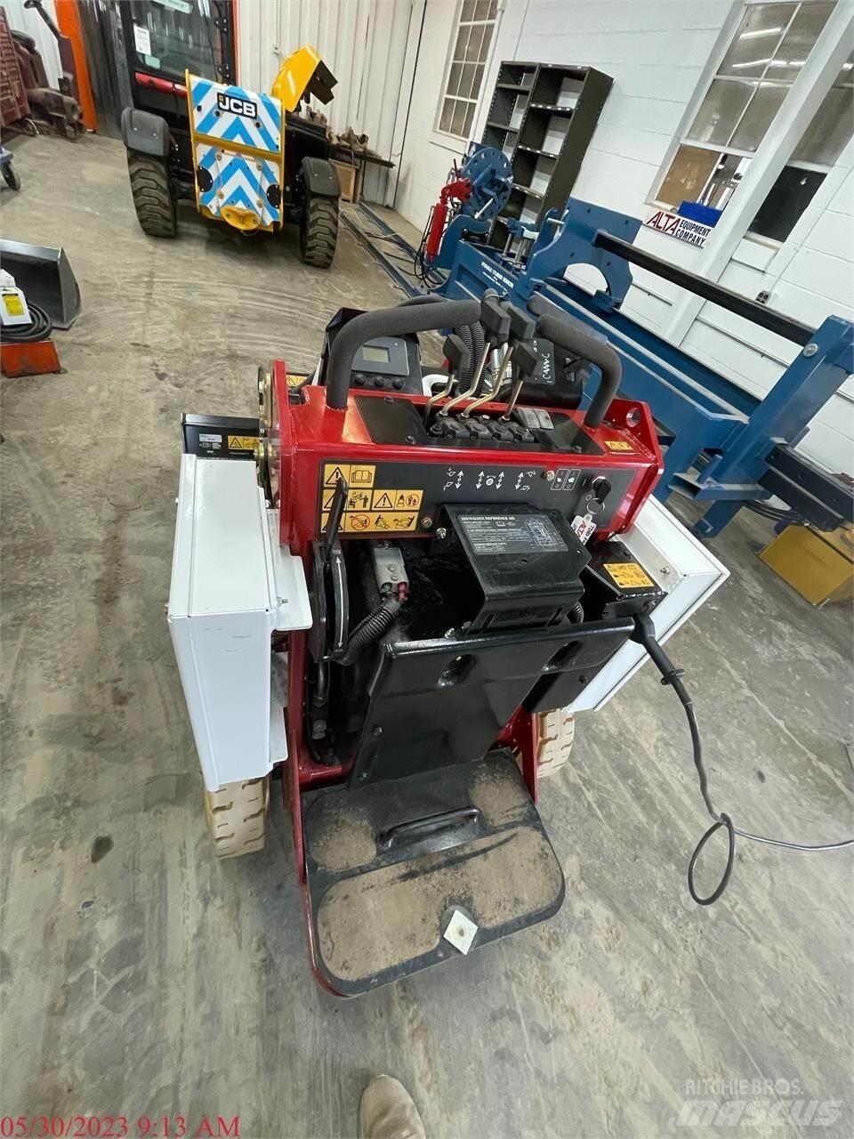 Toro E-DINGO 500 Schrankladers