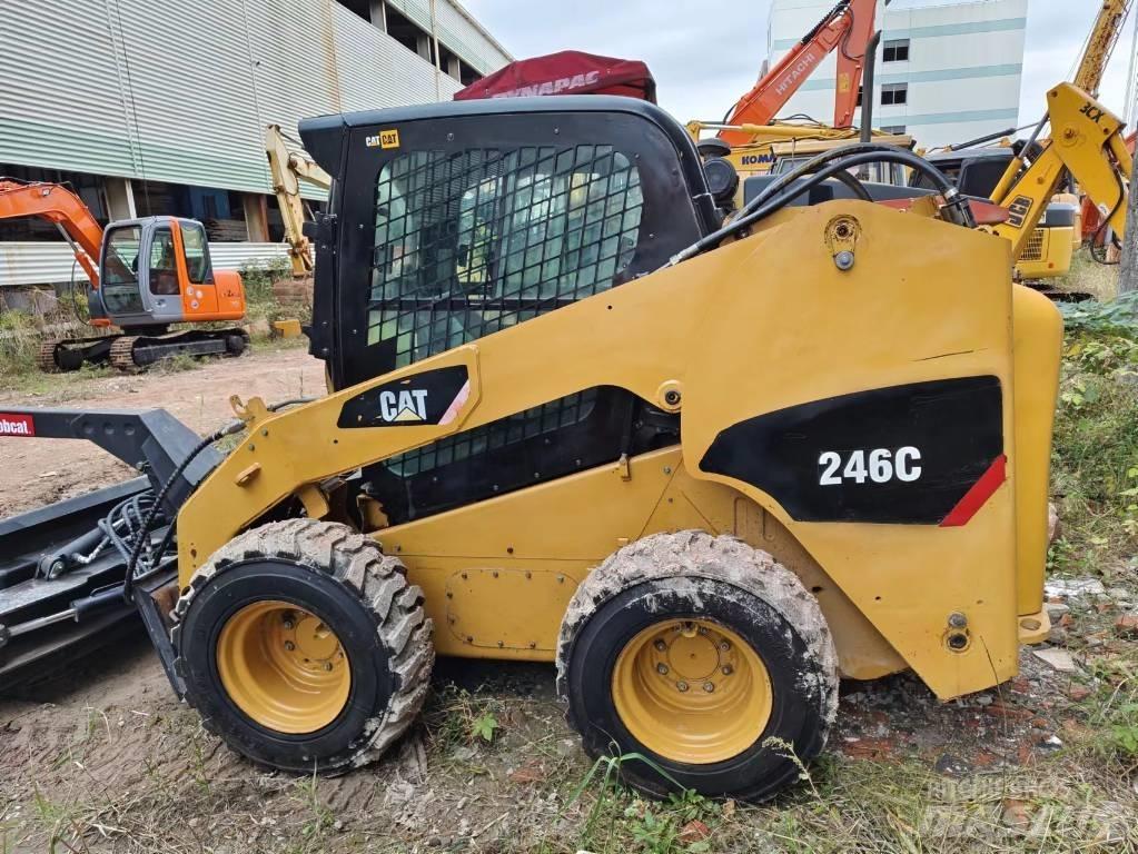 CAT 246C Schrankladers