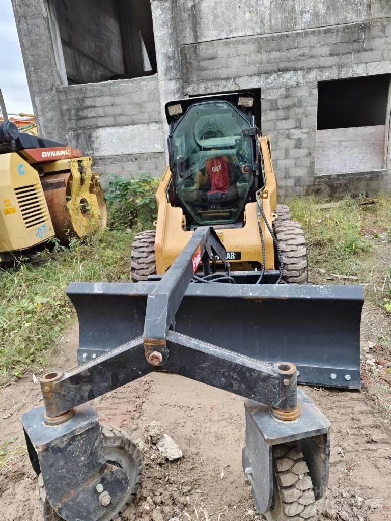 CAT 246C Schrankladers