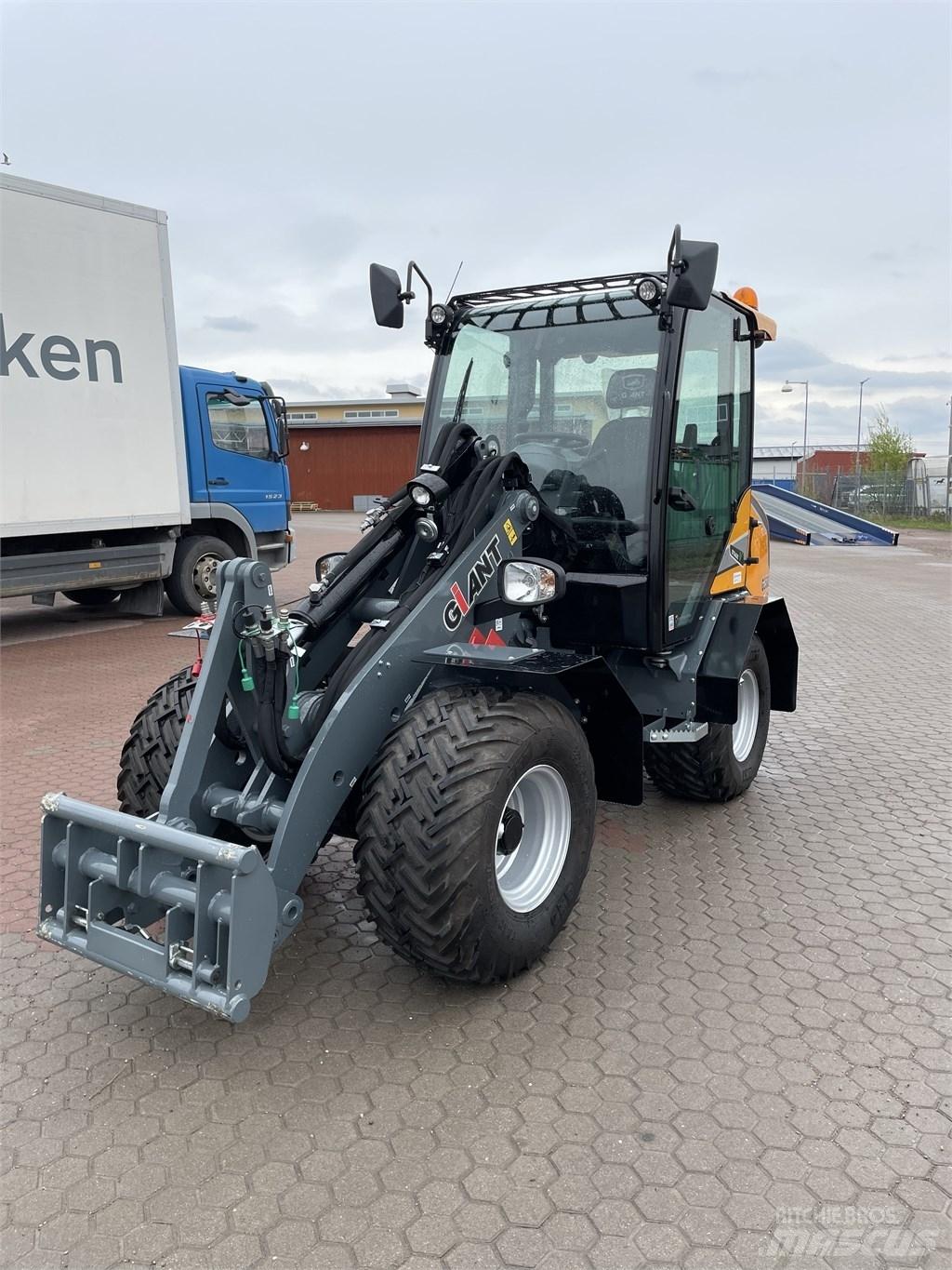GiANT G3500 X-TRA Schrankladers