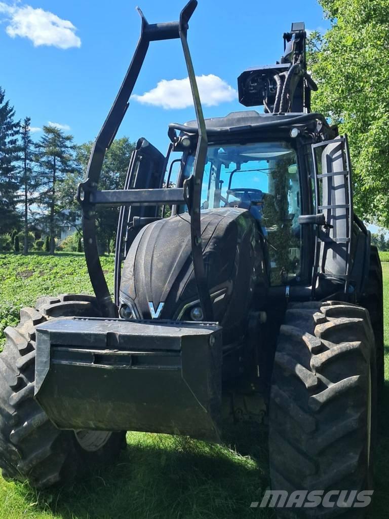 Valtra T 174 Bosbouw tractoren
