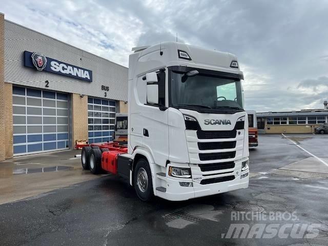 Scania S 590 Chassis met cabine
